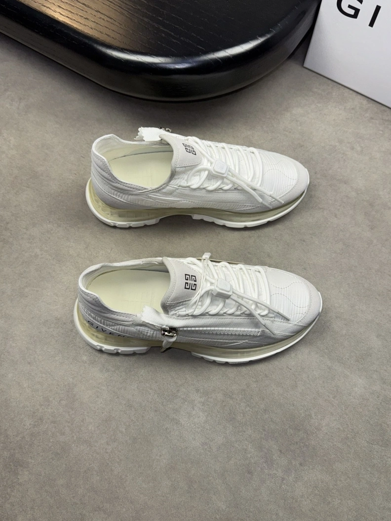 Trendsetting Gxvxnchy Sneakers 152151