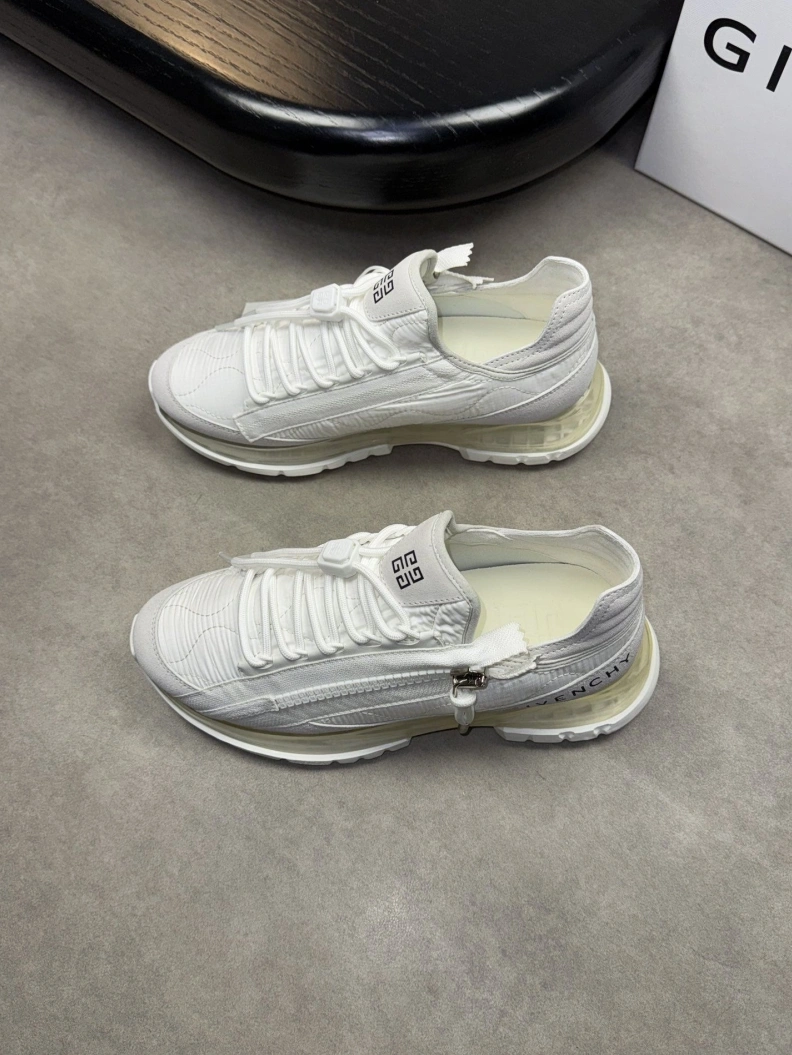 Trendsetting Gxvxnchy Sneakers 152151