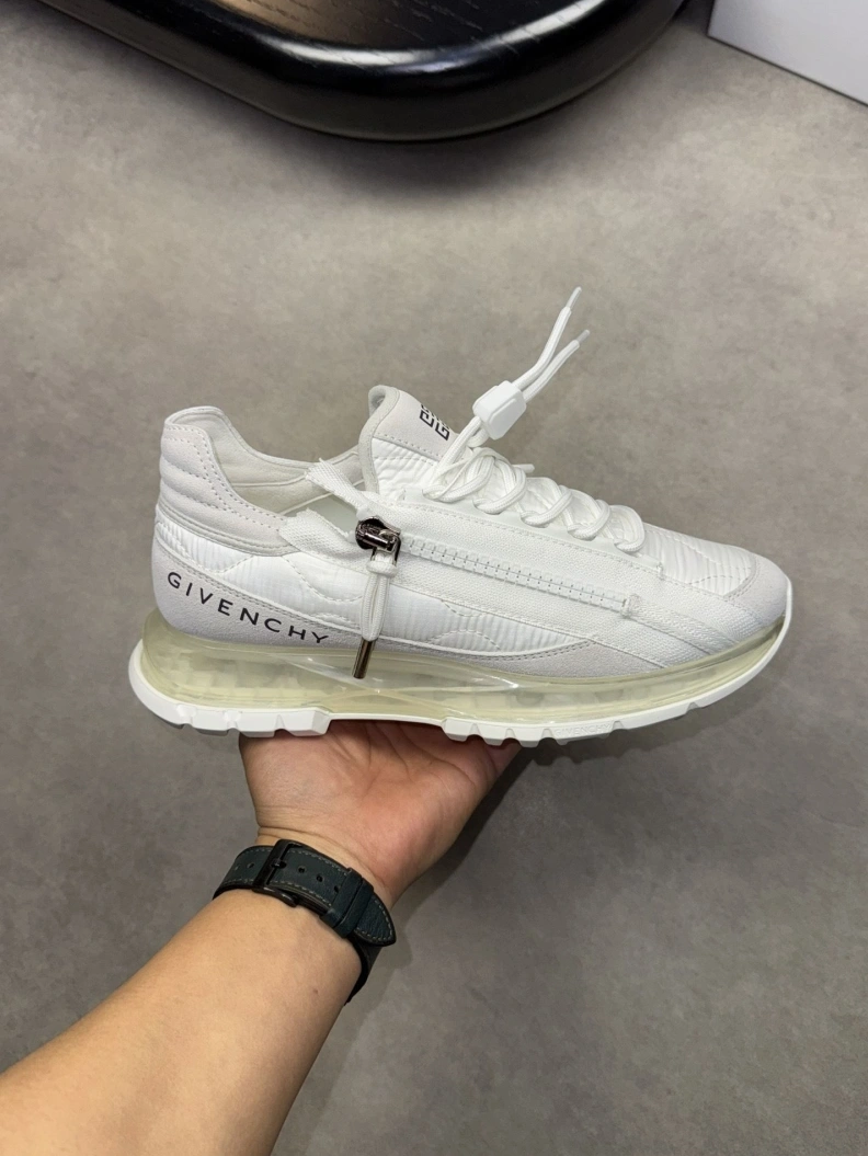 Trendsetting Gxvxnchy Sneakers 152151