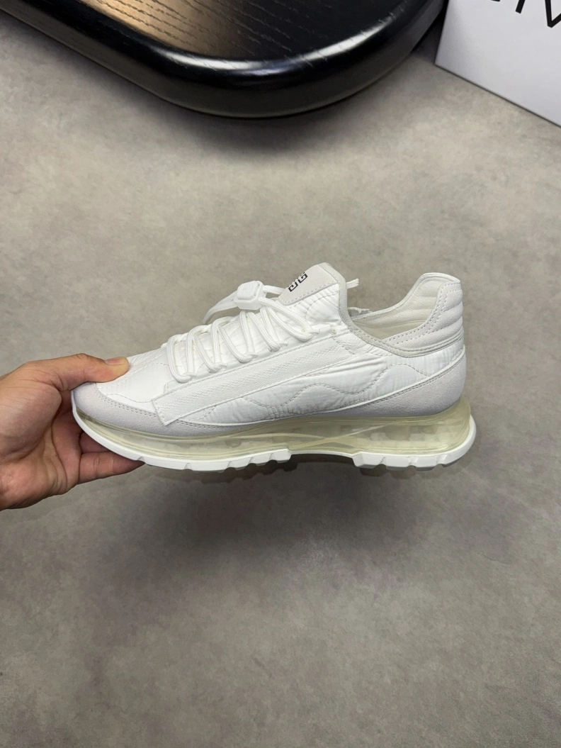 Trendsetting Gxvxnchy Sneakers 152151