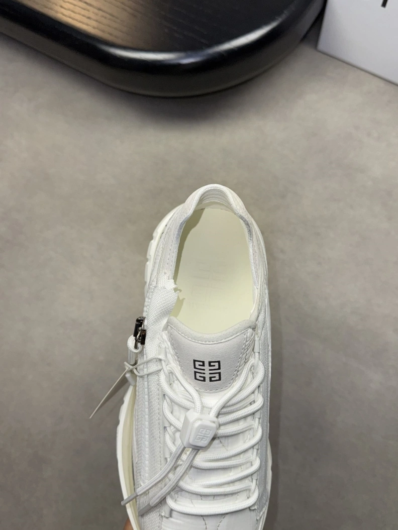 Trendsetting Gxvxnchy Sneakers 152151
