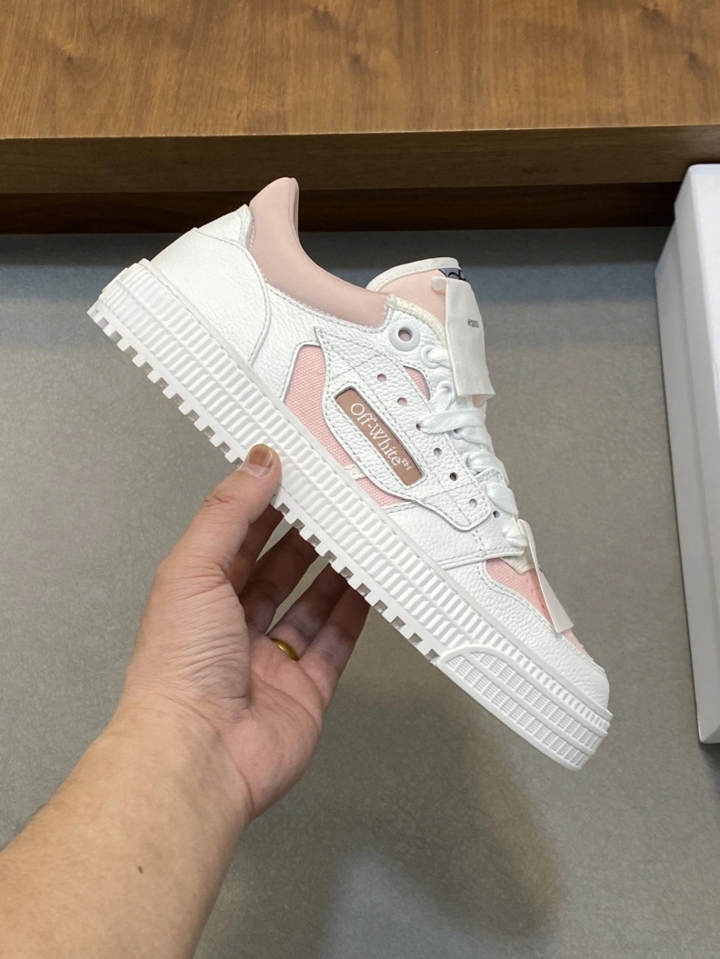 Versatile Off-Whxtx Sneakers 207757