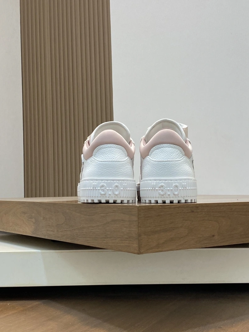 Versatile Off-Whxtx Sneakers 207757