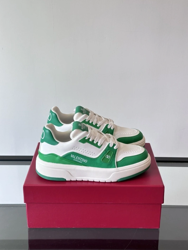Trendsetting Vxlxntino Sneakers 228965