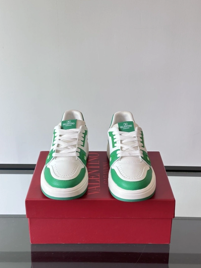 Trendsetting Vxlxntino Sneakers 228965