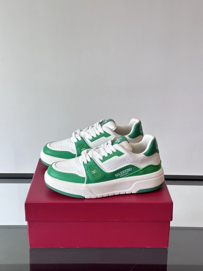 Trendsetting Vxlxntino Sneakers 228965