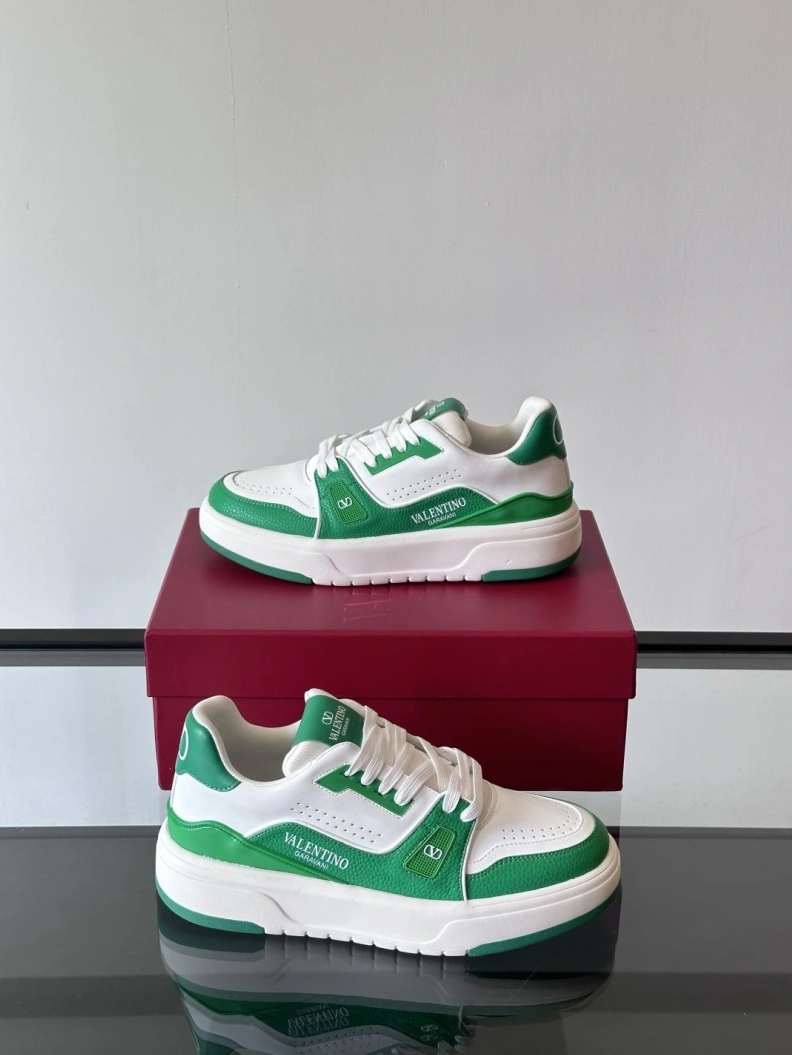 Trendsetting Vxlxntino Sneakers 228965