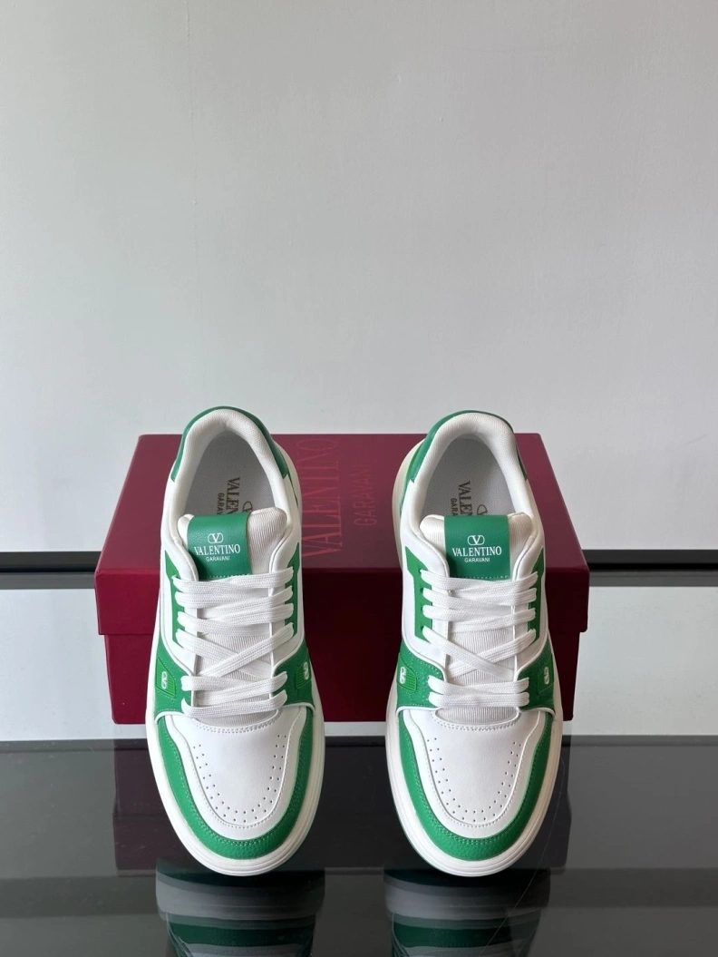 Trendsetting Vxlxntino Sneakers 228965