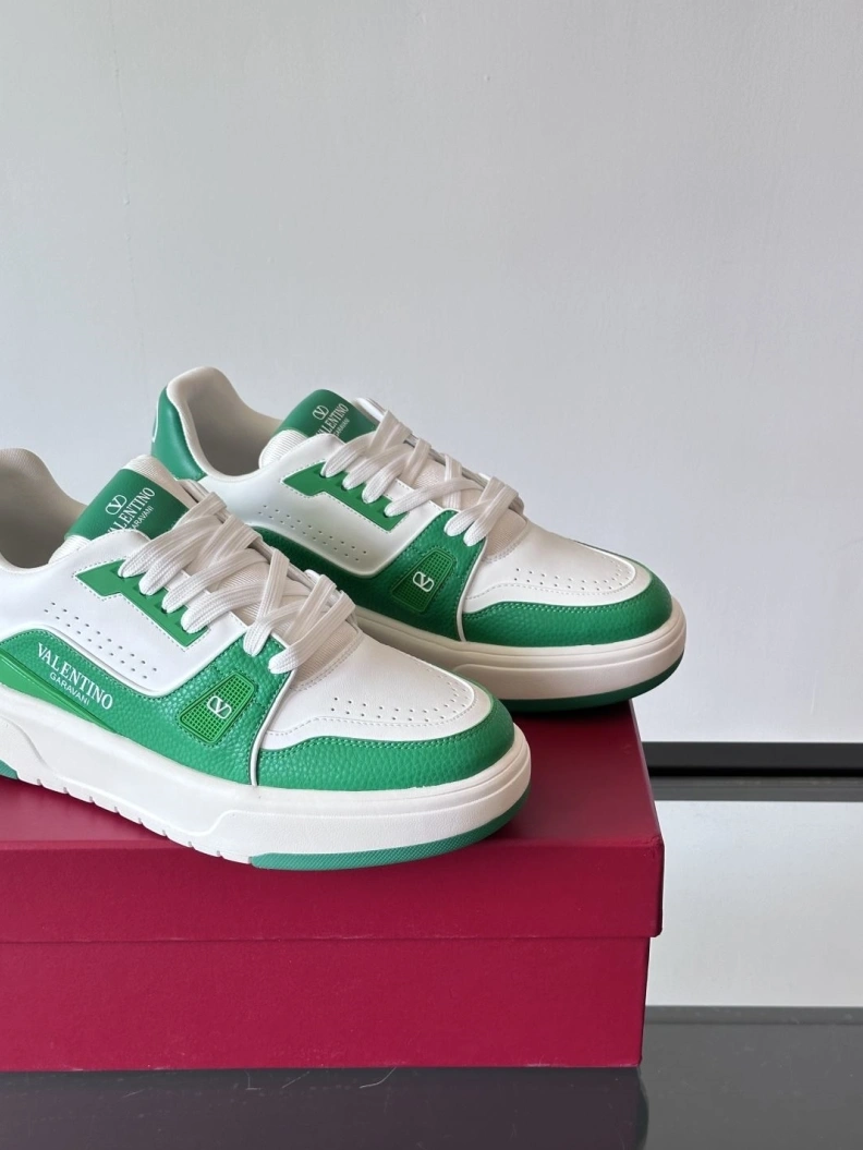 Trendsetting Vxlxntino Sneakers 228965