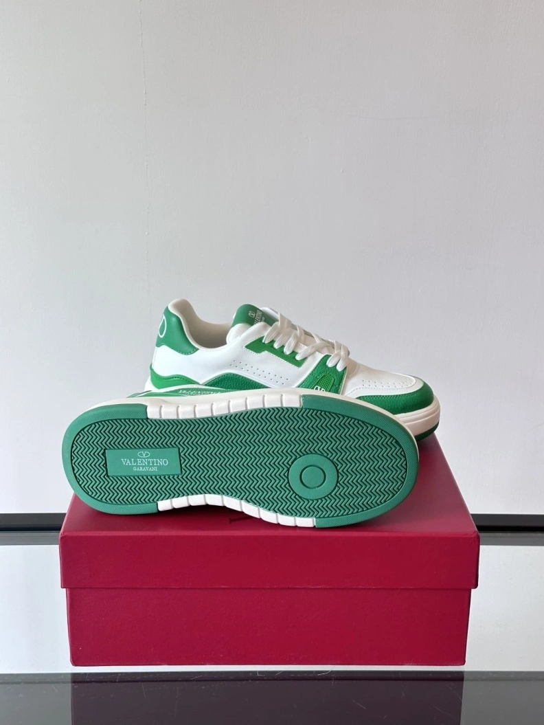 Trendsetting Vxlxntino Sneakers 228965