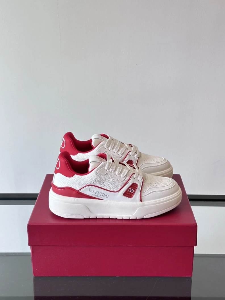 Versatile Vxlxntino Sneakers 228957
