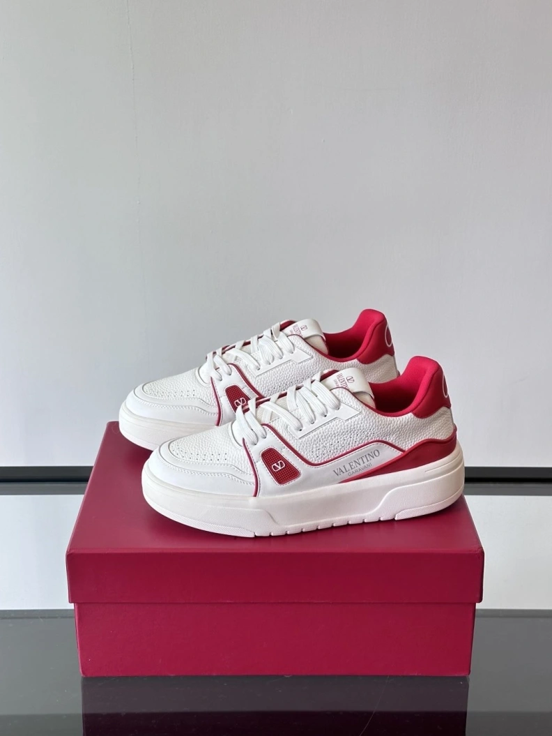 Versatile Vxlxntino Sneakers 228957
