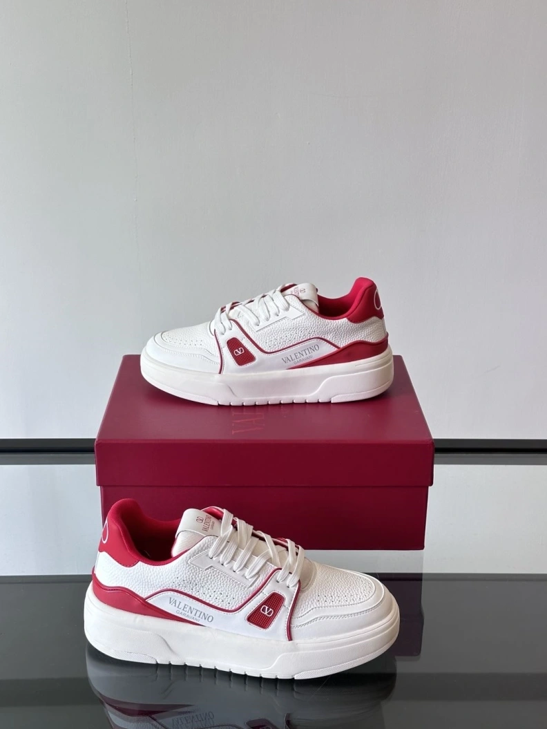 Versatile Vxlxntino Sneakers 228957