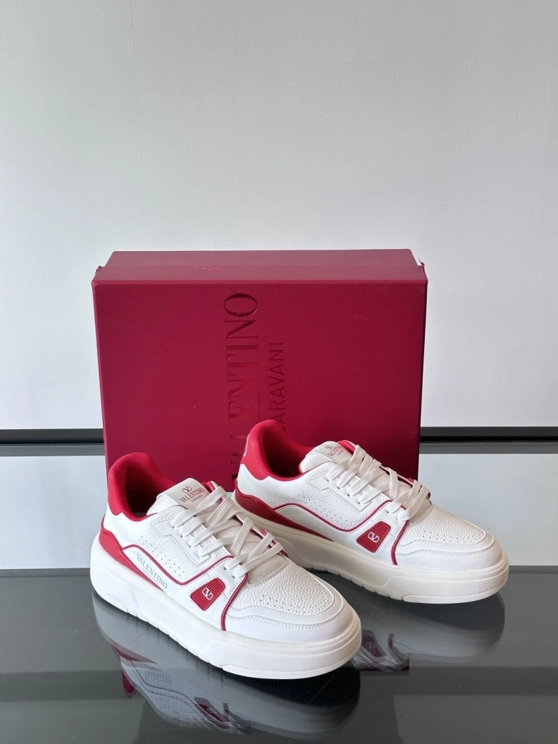 Versatile Vxlxntino Sneakers 228957