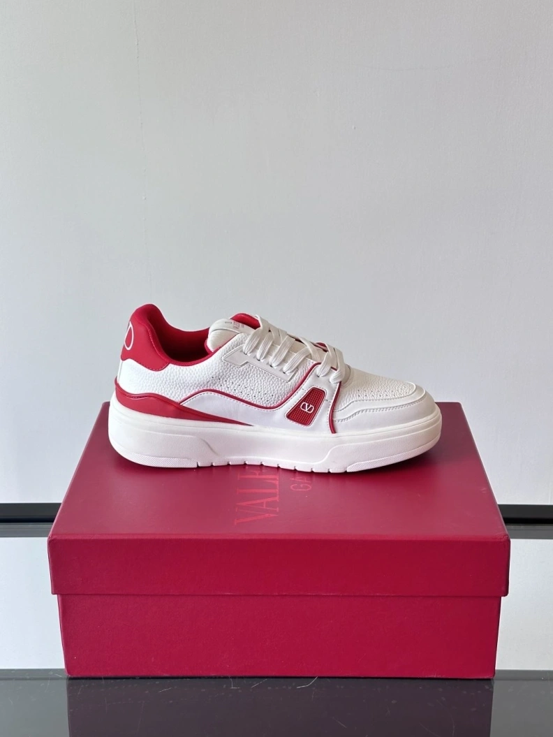 Versatile Vxlxntino Sneakers 228957