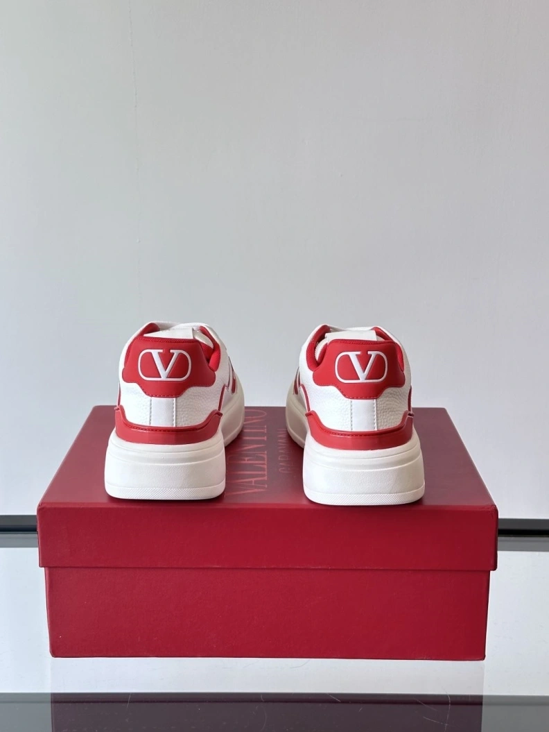 Versatile Vxlxntino Sneakers 228957