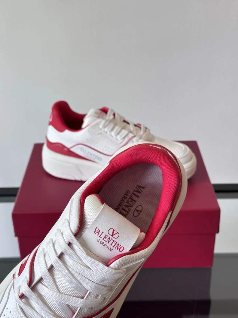Versatile Vxlxntino Sneakers 228957