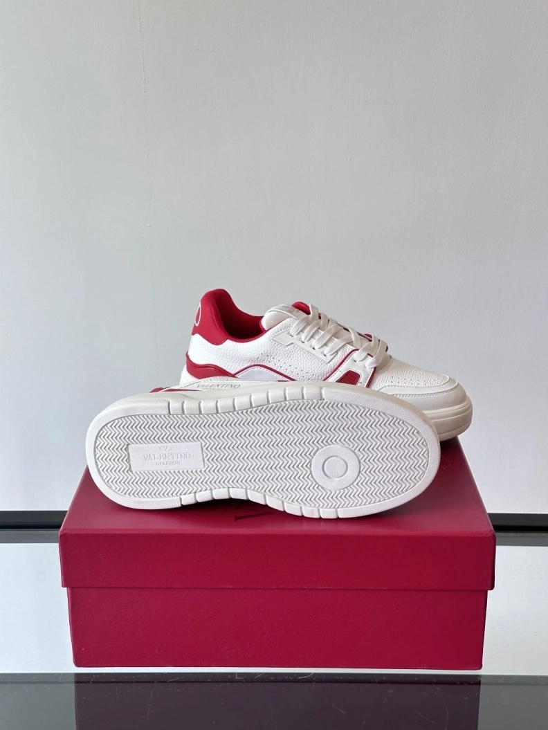 Versatile Vxlxntino Sneakers 228957