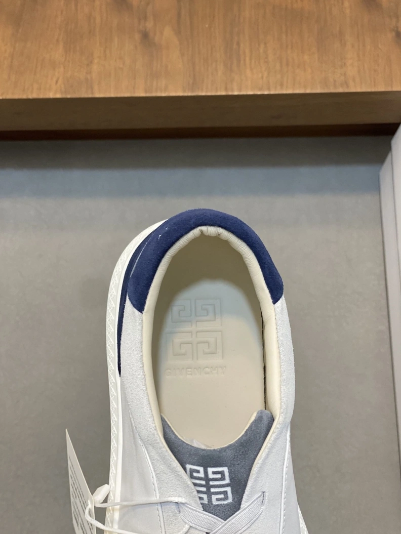 Gxvxnchy Sneakers DailyWear 152145