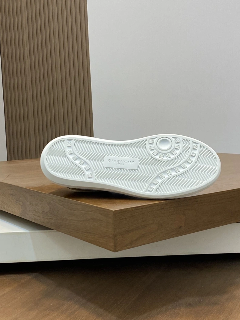 Sophisticated Gxvxnchy Sneakers 152158