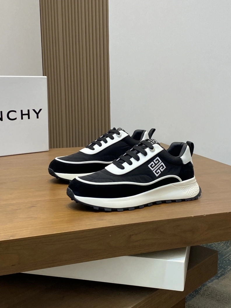 Cozy Gxvxnchy Sneakers 152150
