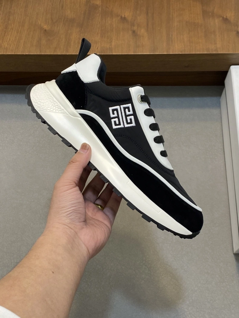 Cozy Gxvxnchy Sneakers 152150