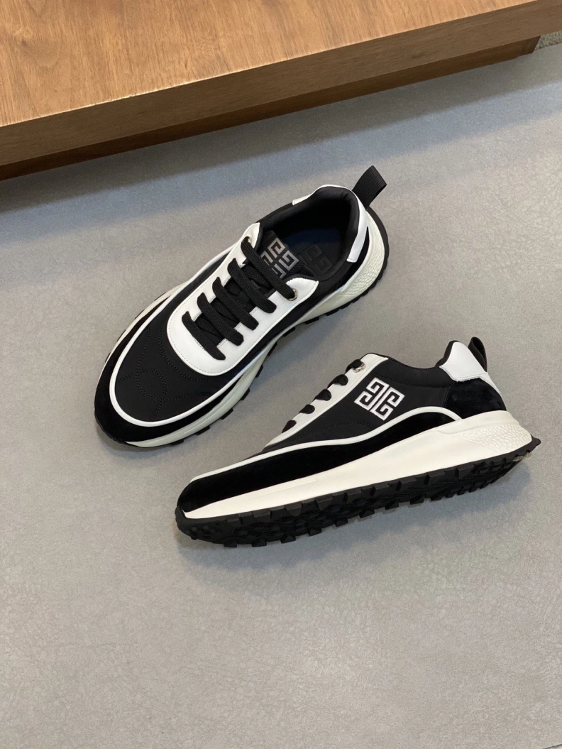 Cozy Gxvxnchy Sneakers 152150