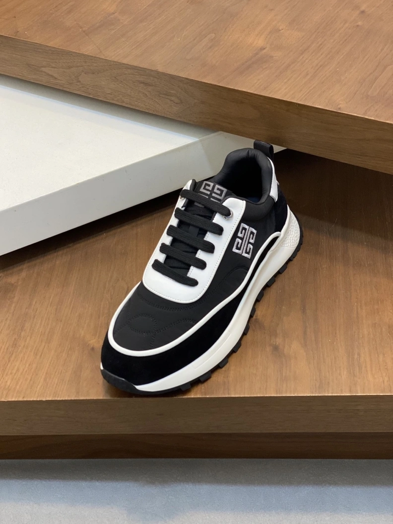 Cozy Gxvxnchy Sneakers 152150