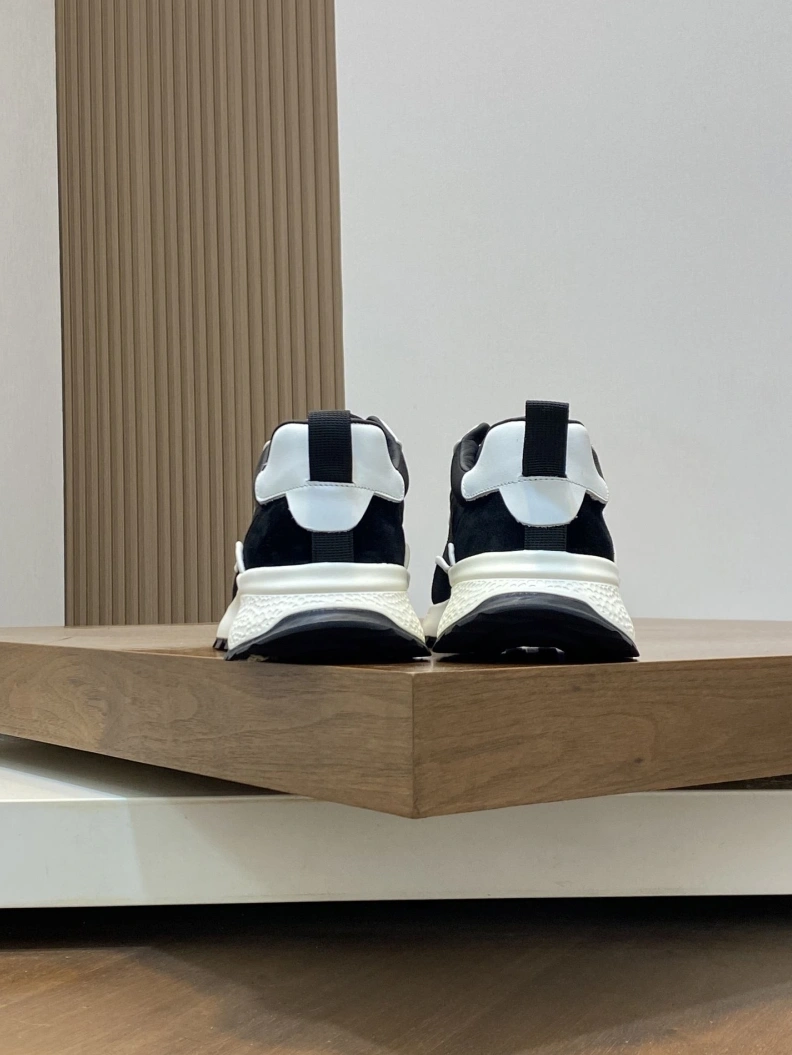Cozy Gxvxnchy Sneakers 152150