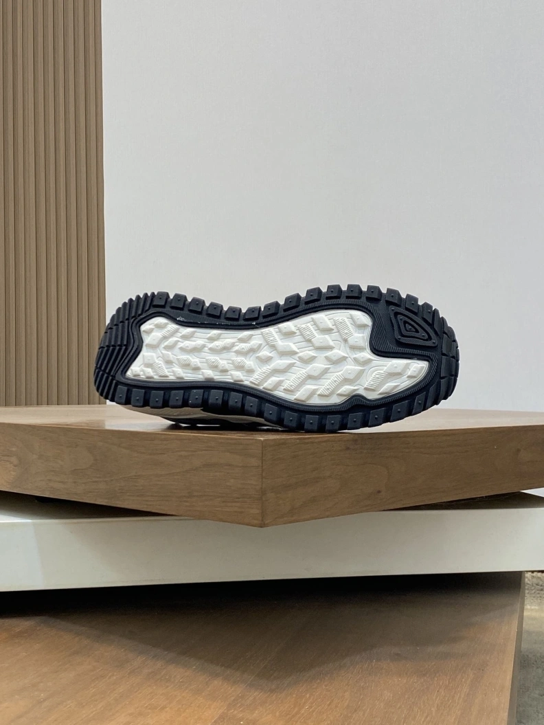 WellDesigned Mxnclxr Sneakers 197234