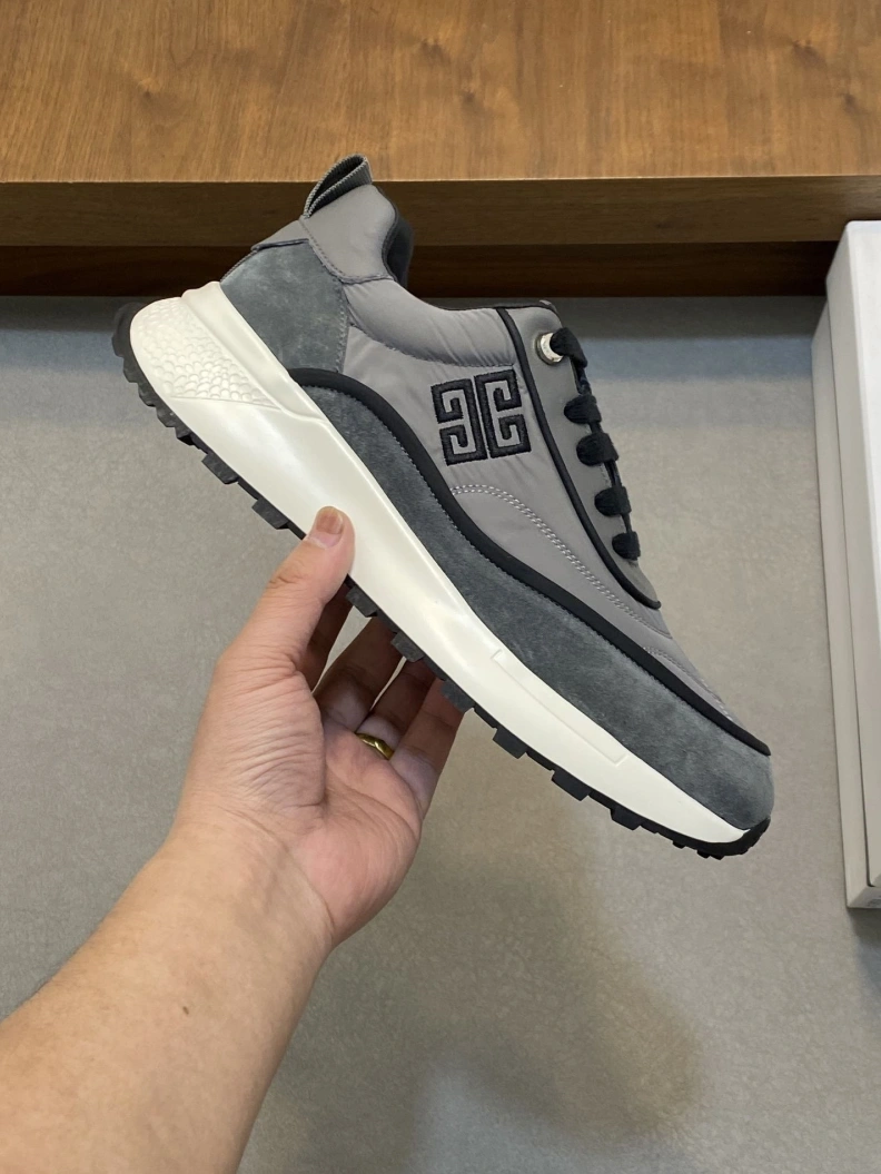 Popular Gxvxnchy Sneakers 152153