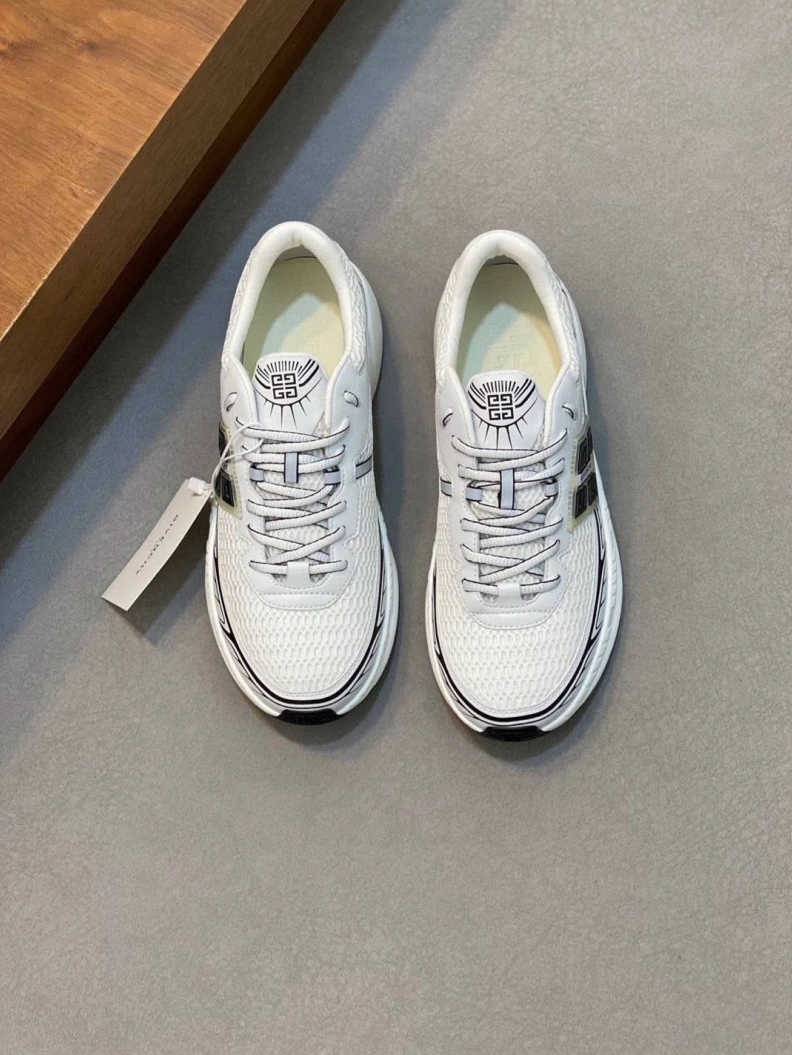 HighQuality Gxvxnchy Sneakers 152138