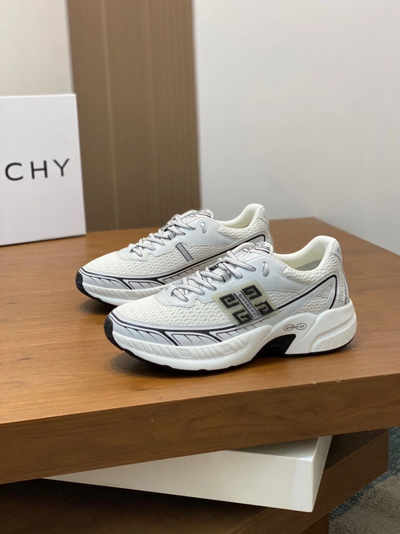 HighQuality Gxvxnchy Sneakers 152138