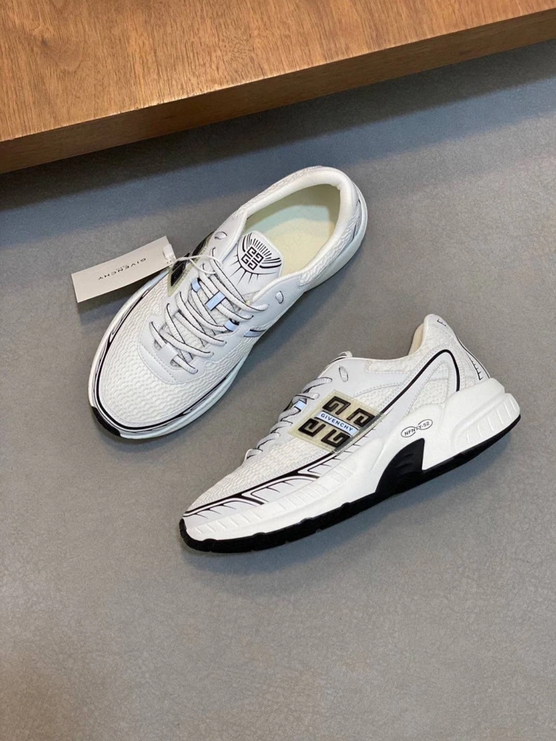 HighQuality Gxvxnchy Sneakers 152138