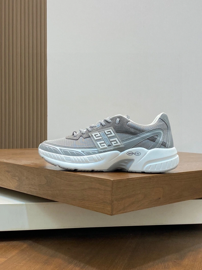 Gxvxnchy Sneakers Elegant 152154