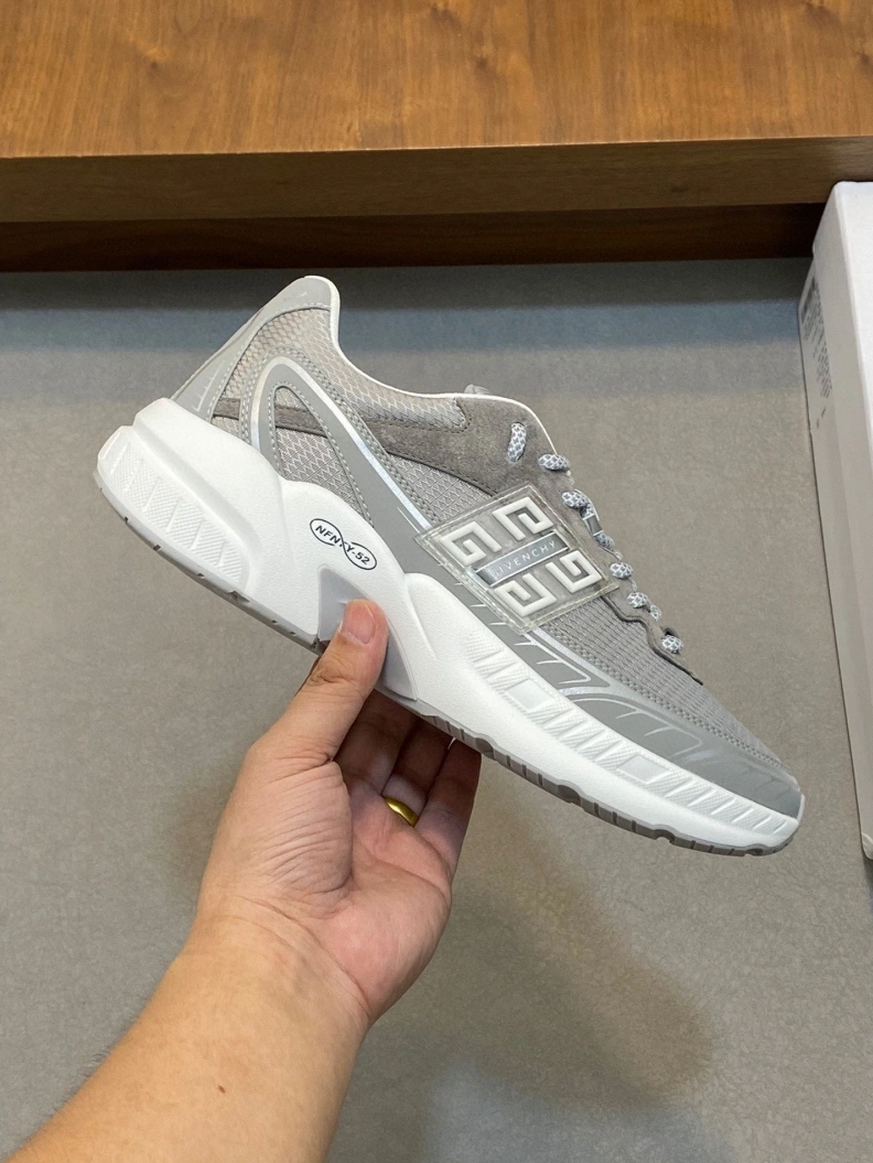 Gxvxnchy Sneakers Elegant 152154