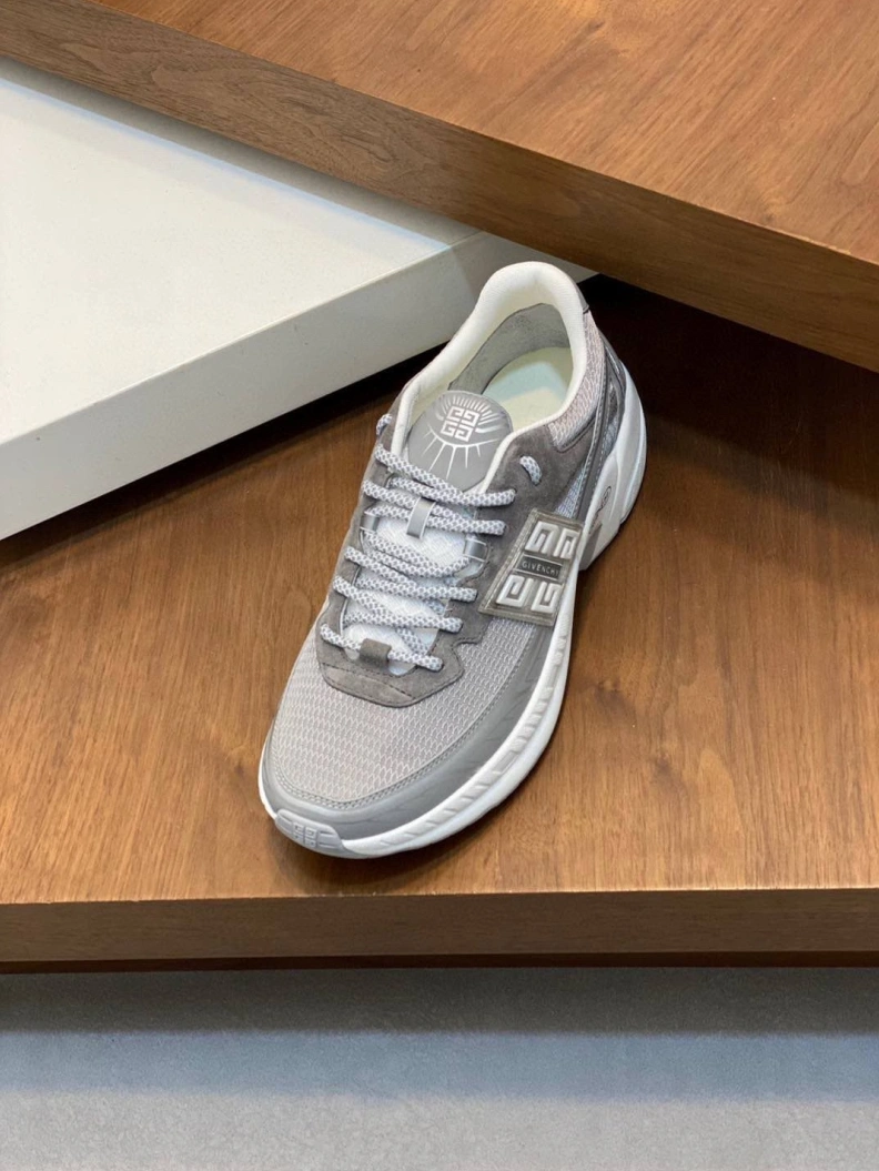 Gxvxnchy Sneakers Elegant 152154
