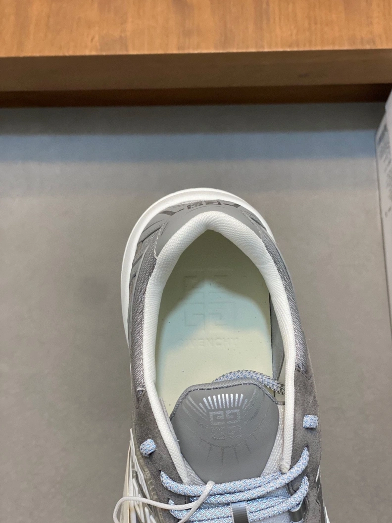 Gxvxnchy Sneakers Elegant 152154