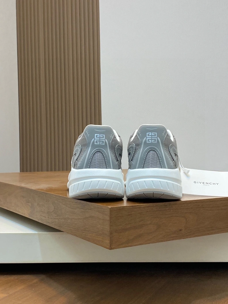 Gxvxnchy Sneakers Elegant 152154