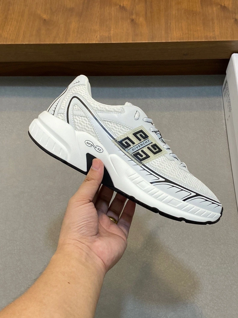Stylish Gxvxnchy Sneakers 152140