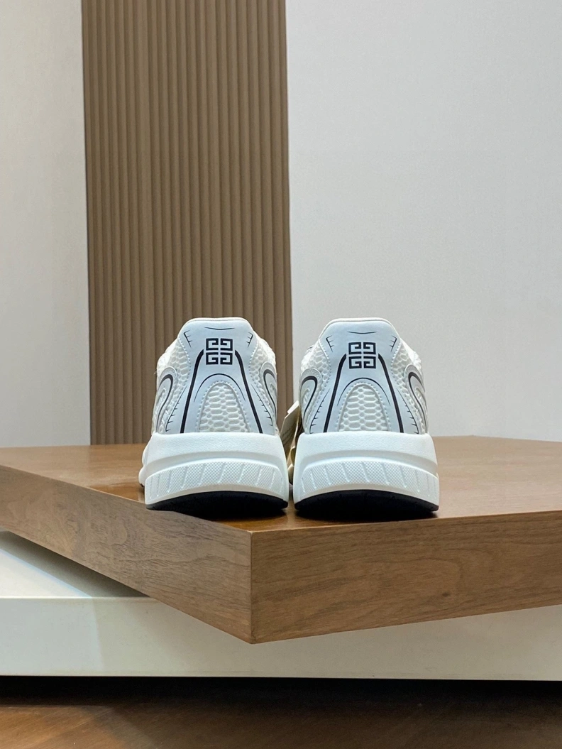 Stylish Gxvxnchy Sneakers 152140