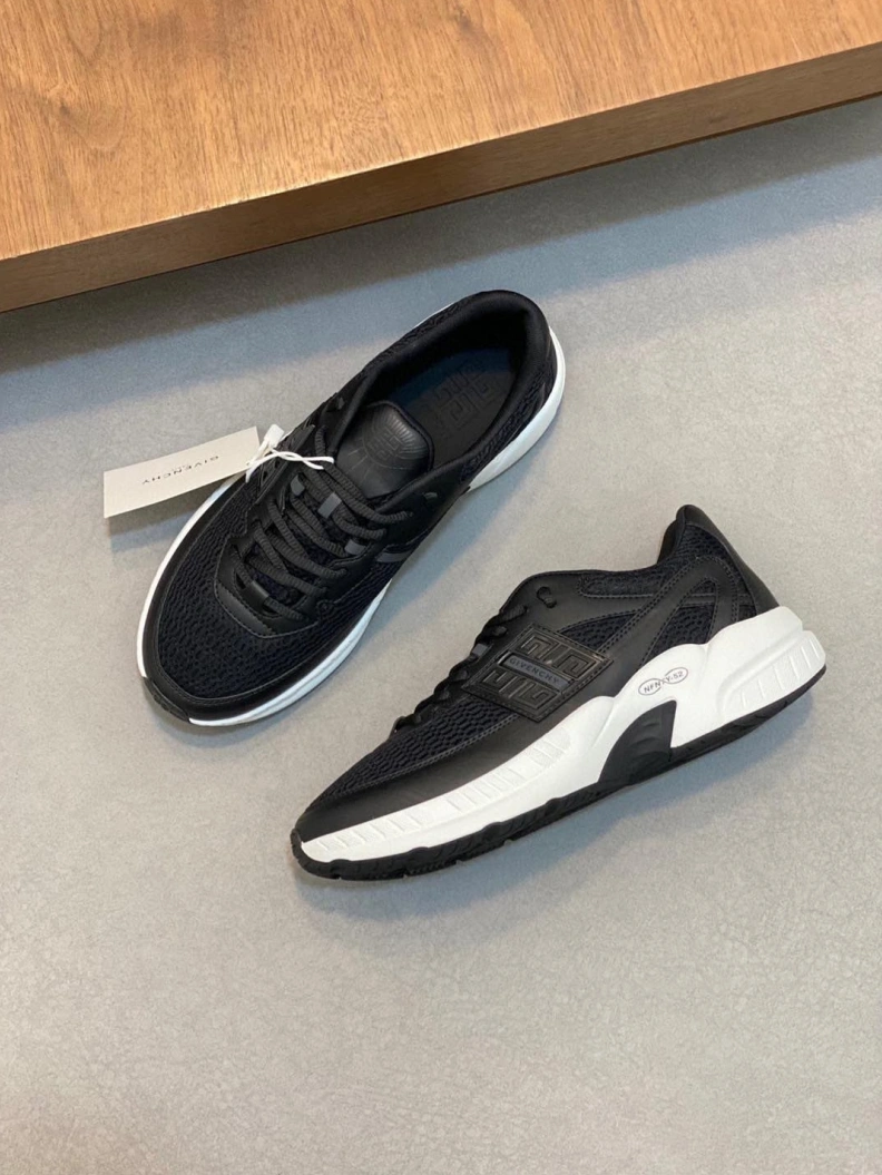 Gxvxnchy Sneakers EasyMatch 152132