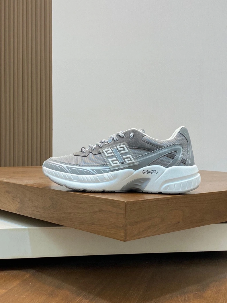 Gxvxnchy Sneakers Unique 152139