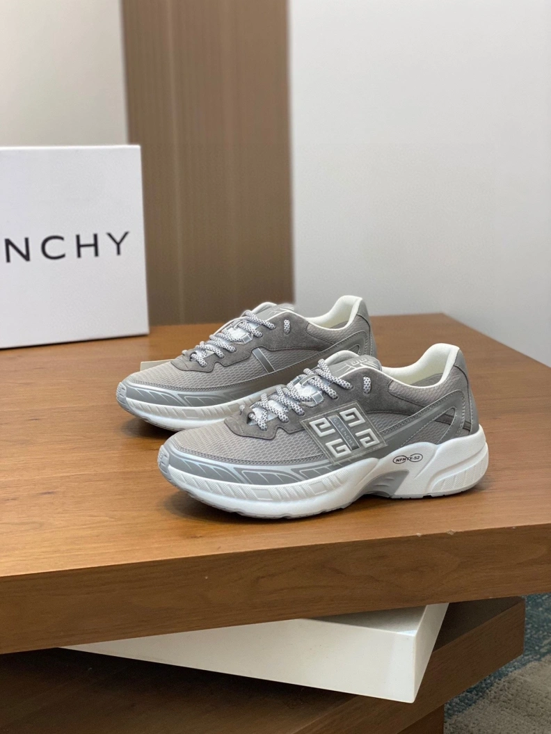 Gxvxnchy Sneakers Unique 152139