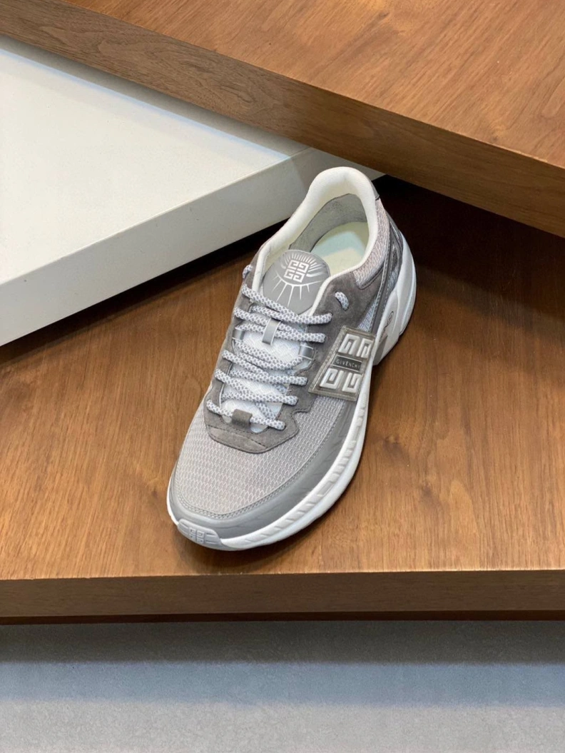 Gxvxnchy Sneakers Unique 152139