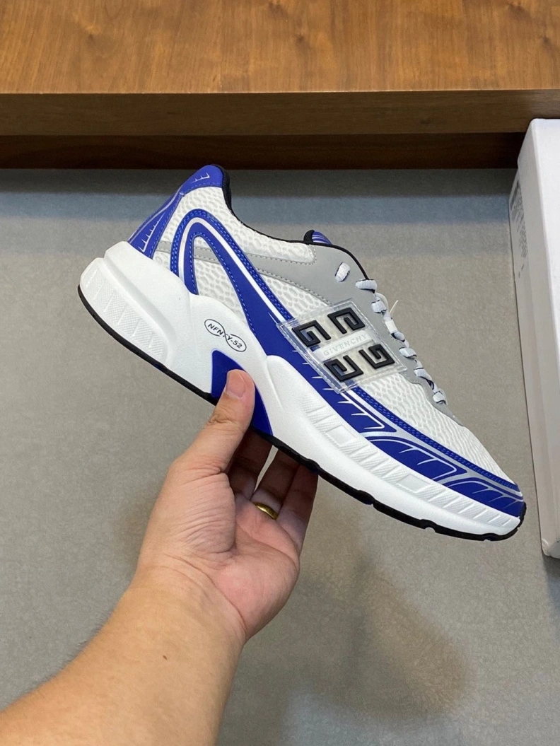 Popular Gxvxnchy Sneakers 152133