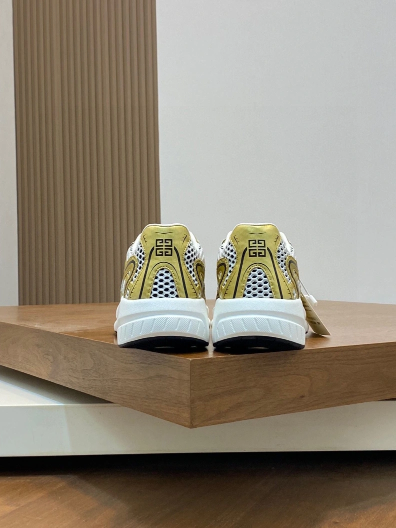 DailyWear Gxvxnchy Sneakers 152131