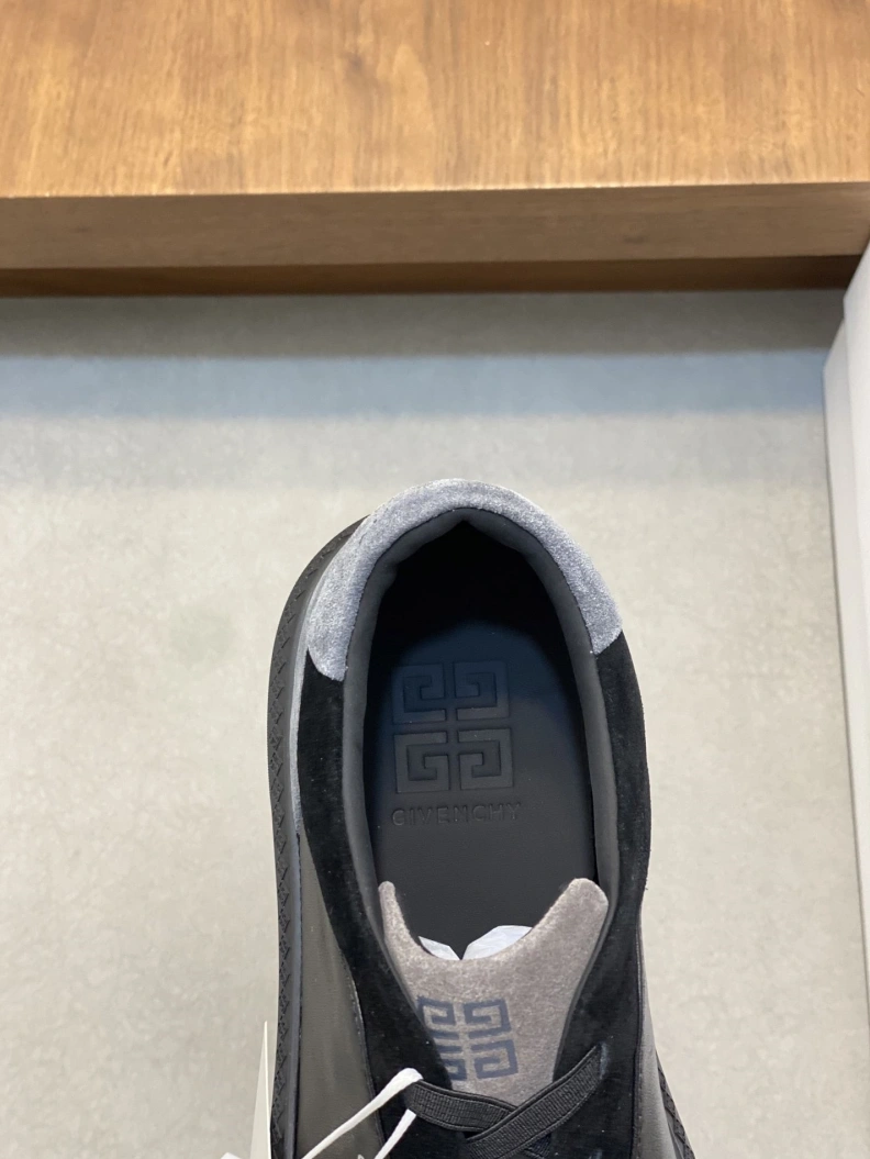 Cozy Gxvxnchy Sneakers 152129
