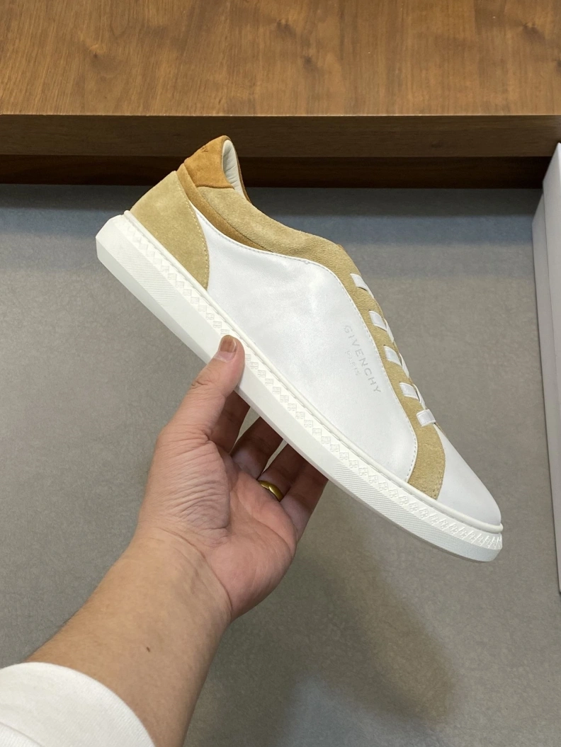 Bold Gxvxnchy Sneakers 152128