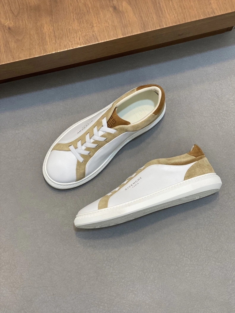 Bold Gxvxnchy Sneakers 152128